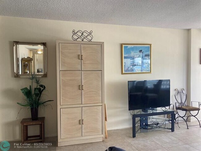 Building Photo - 4010 Galt Ocean Dr