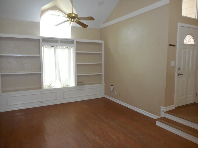 Building Photo - 10912 Sandy Koufax Dr