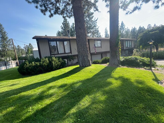 Building Photo - Ninth Avenue Duplex