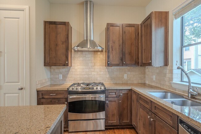 Building Photo - 5213 Eigel St
