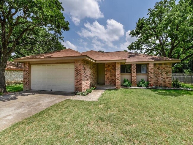 Building Photo - 506 Lakeway Dr