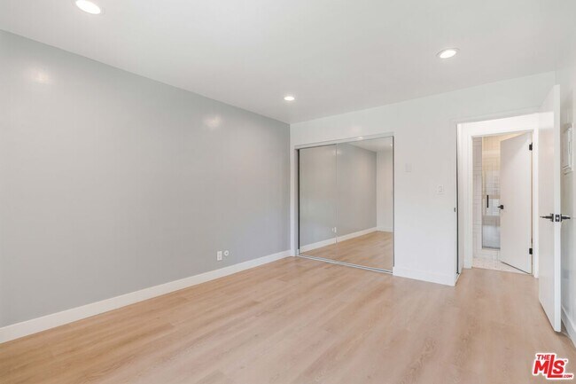 Building Photo - 6275 Canterbury Dr