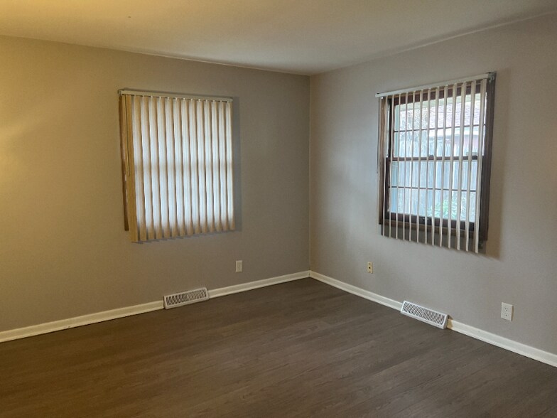 Building Photo - 2303 St Francis Ave