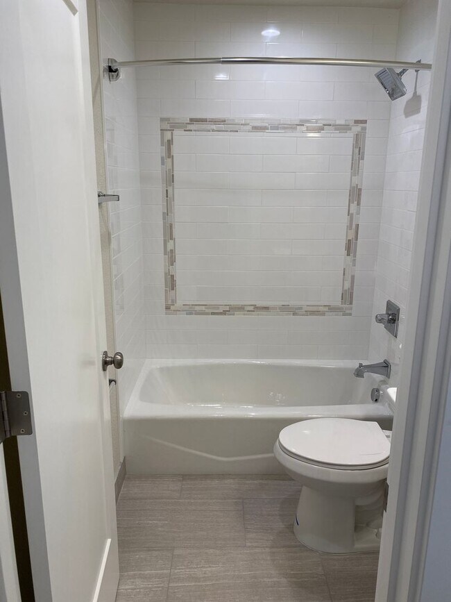 Building Photo - Remodel 1250sf Alberta Arts-Irvington 4-pl...