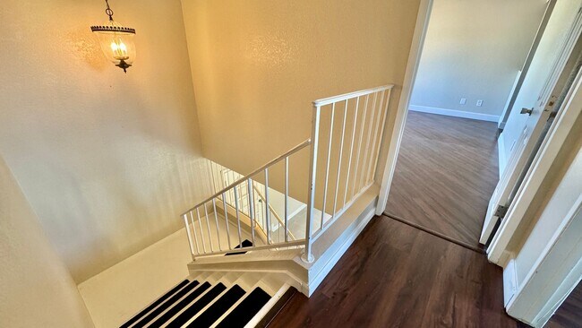 Building Photo - Gorgeous, renovated 4-bedroom home central...