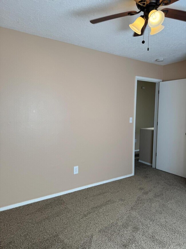 Building Photo - 256 Glenridge Park Ln NE