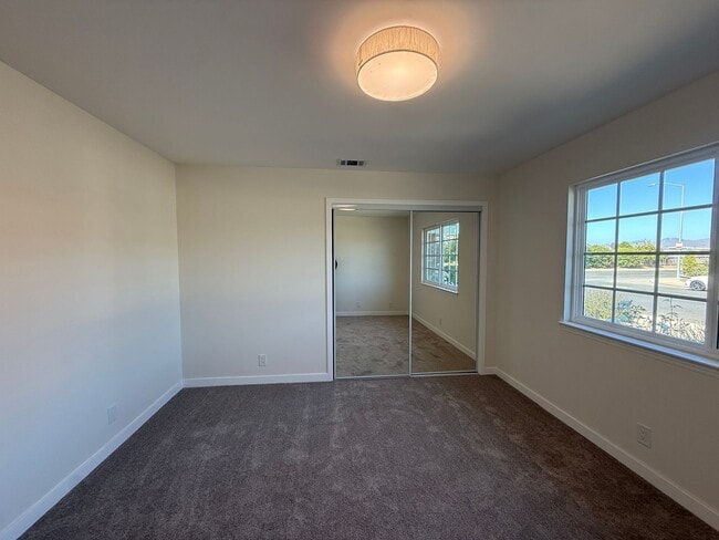 Building Photo - Beautifully Updated Single Story Custom Ho...