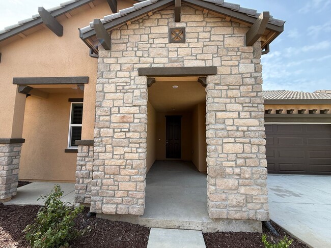 Building Photo - Brand NEW single story home in Hughson!