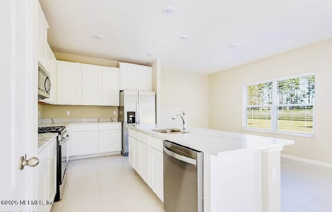 Building Photo - 87 Fellbrook Dr