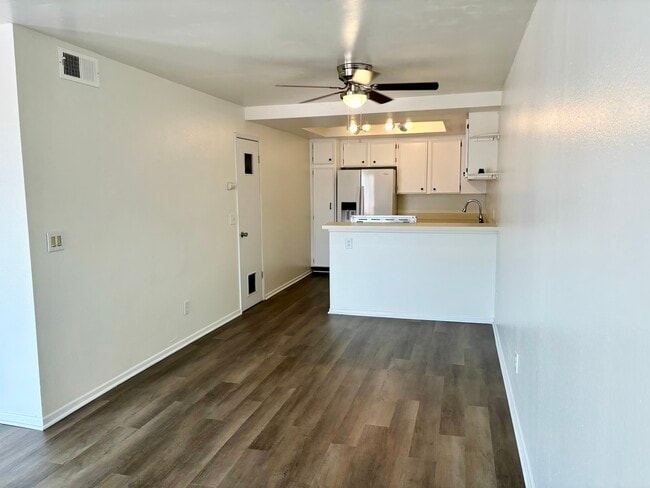 Building Photo - 9885 Caspi Gardens Dr