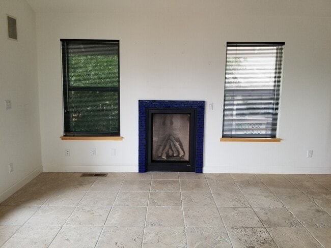 Building Photo - Oh my!!!  Downtown Sonora!