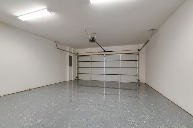 Building Photo - 700 James Ave