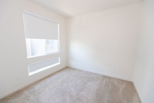 Building Photo - Highly Desired 4 Bedroom Floor Plan in Lig...