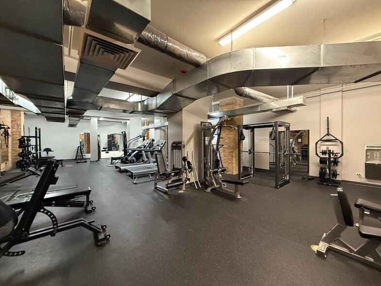 Building Photo - 525 W Superior St