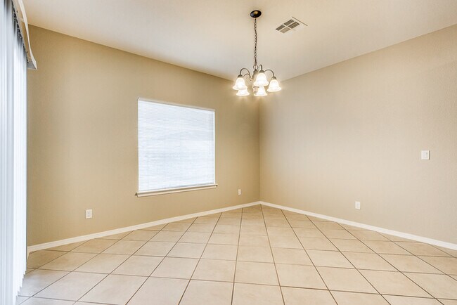 Building Photo - Gorgeous 4 Bedroom Home In Horizon with Refrigerated Air!