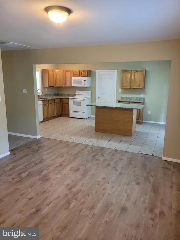 Building Photo - 47 Holstone Ln