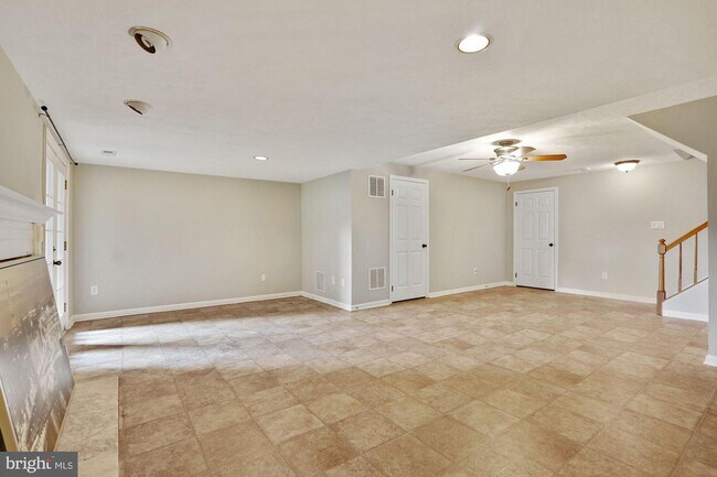 Building Photo - 5136 Glen Meadow Dr