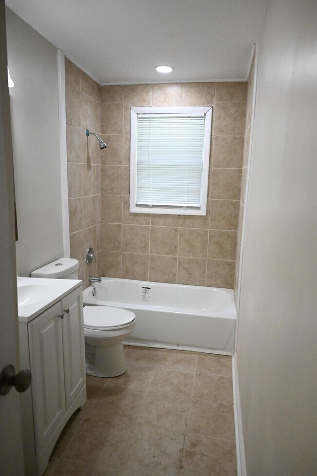 Building Photo - 148 Willow Ln