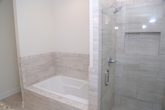Building Photo - 2284 Lexington Parc Dr
