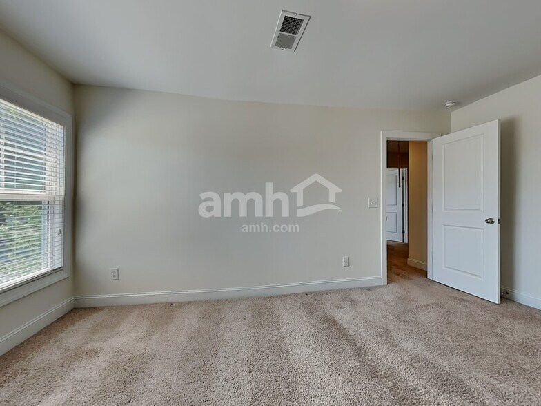 Building Photo - 105 Shore Pine Dr