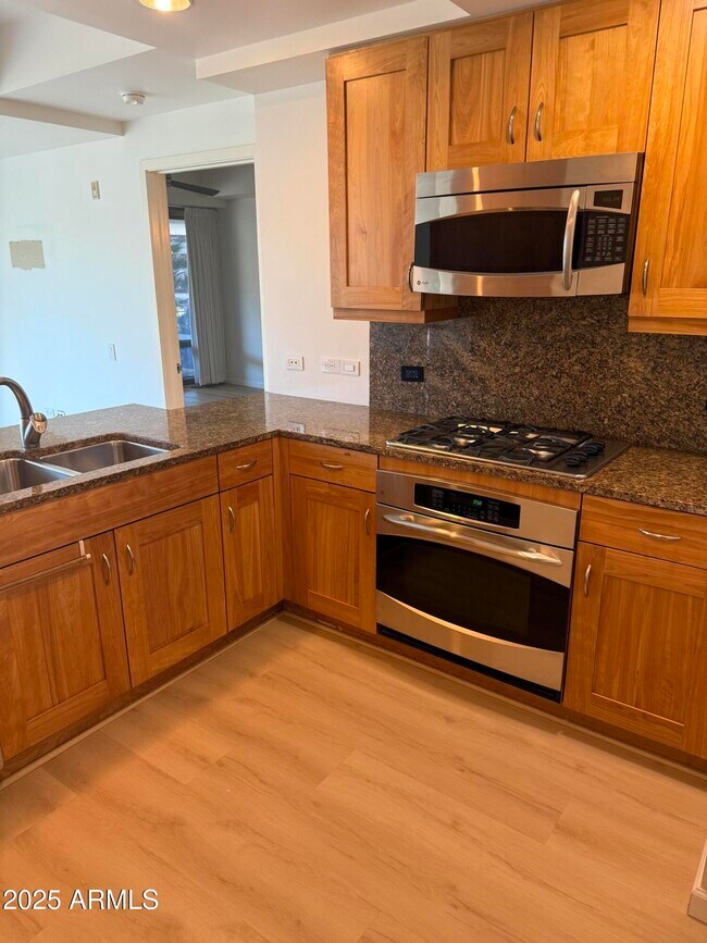 Building Photo - 7161 E Rancho Vista Dr