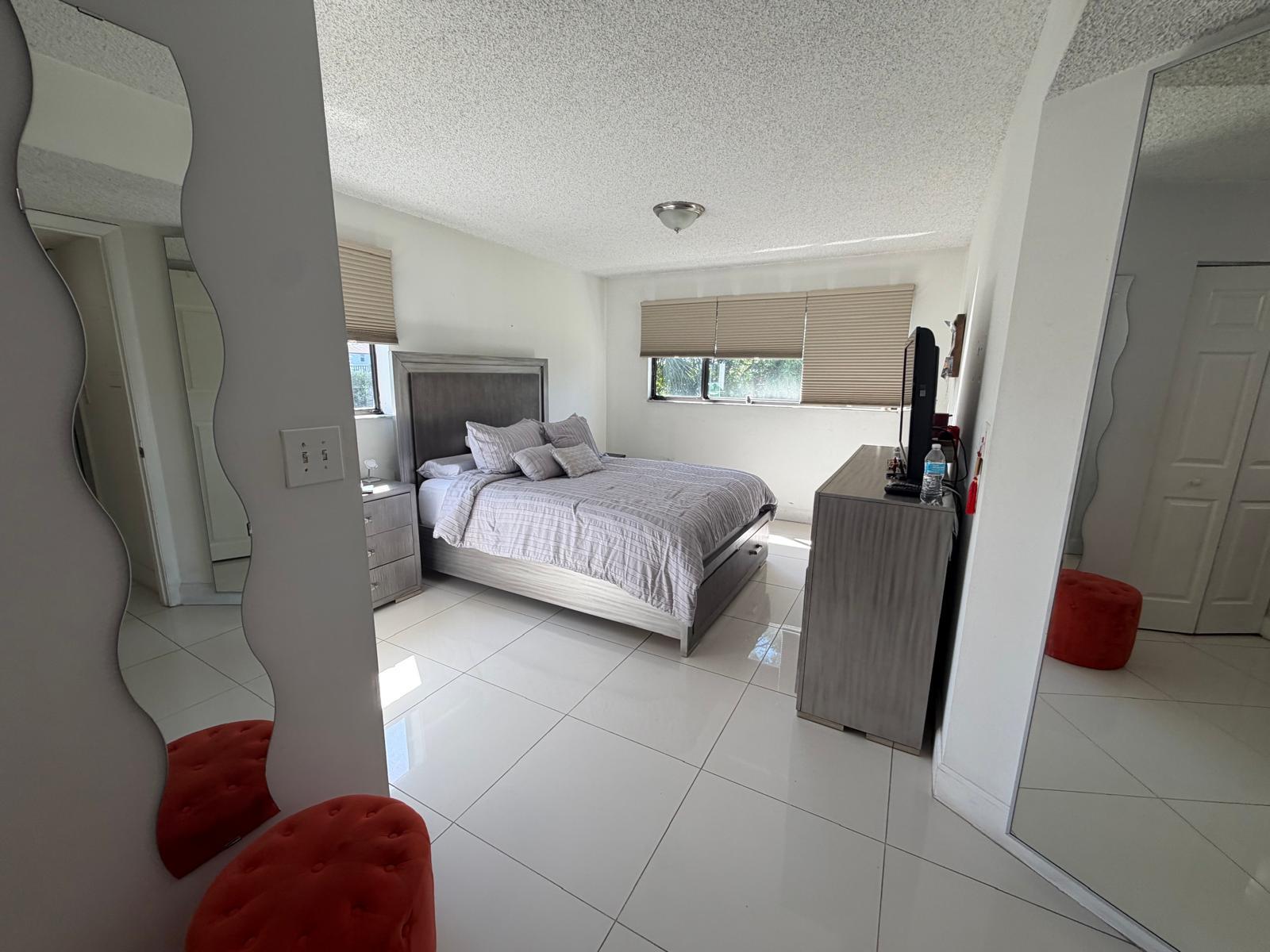 Building Photo - 468 NE 206th Ln