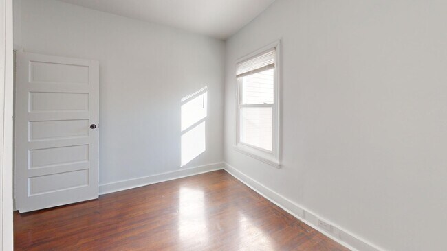 Building Photo - Four Bedroom 2,500 Square Foot House W/Back Patio, Multiple Kitchens/Laundry Facilities