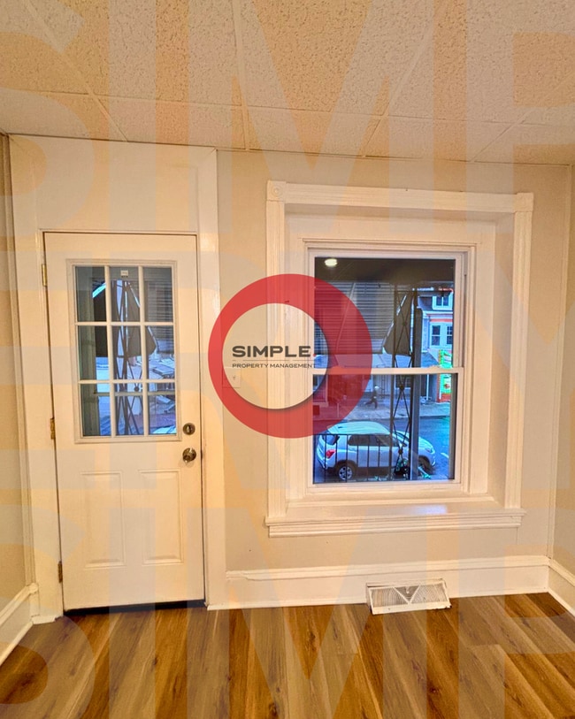 Building Photo - 4 Bedroom / 1 bathroom house