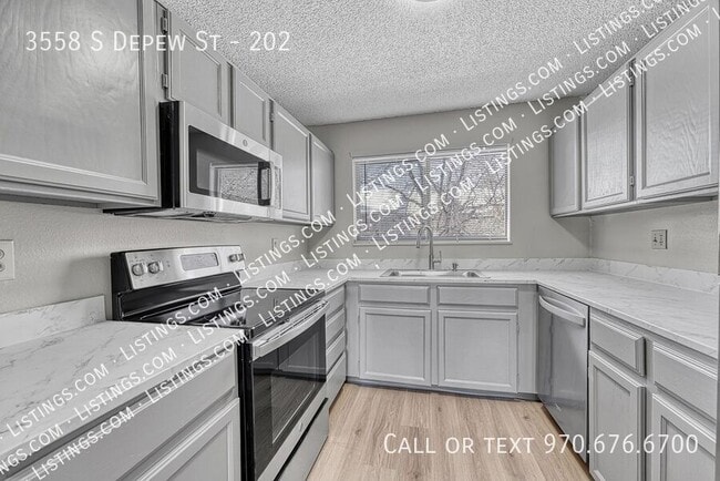 Building Photo - 3558 S Depew St