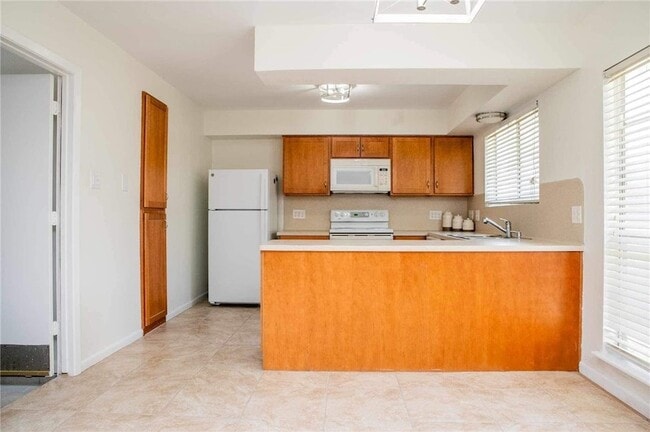 Building Photo - 9563 Goldfinch Cir