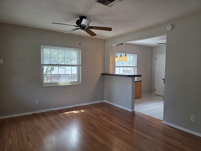 Building Photo - 2 Bedroom Single Family Home in Central Gulfport