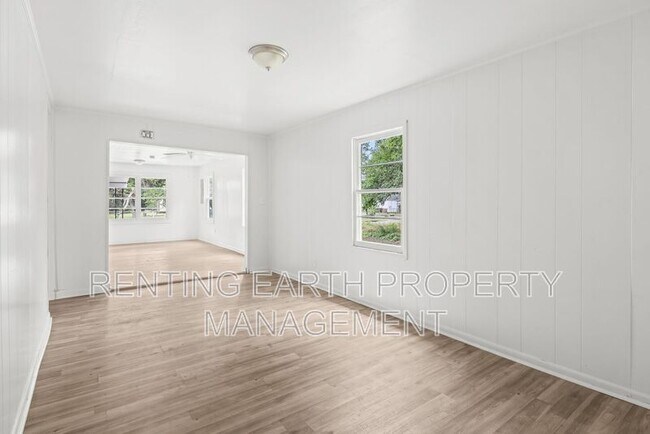 Building Photo - 1724 26th St SW