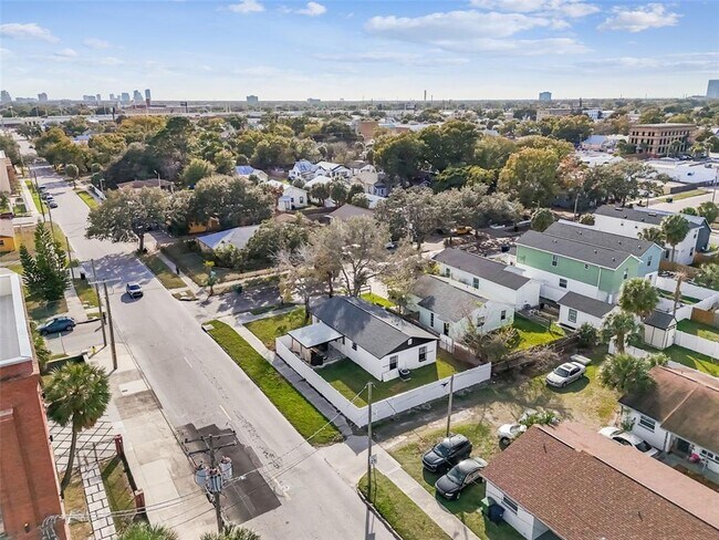 Building Photo - 2101 W Cherry St