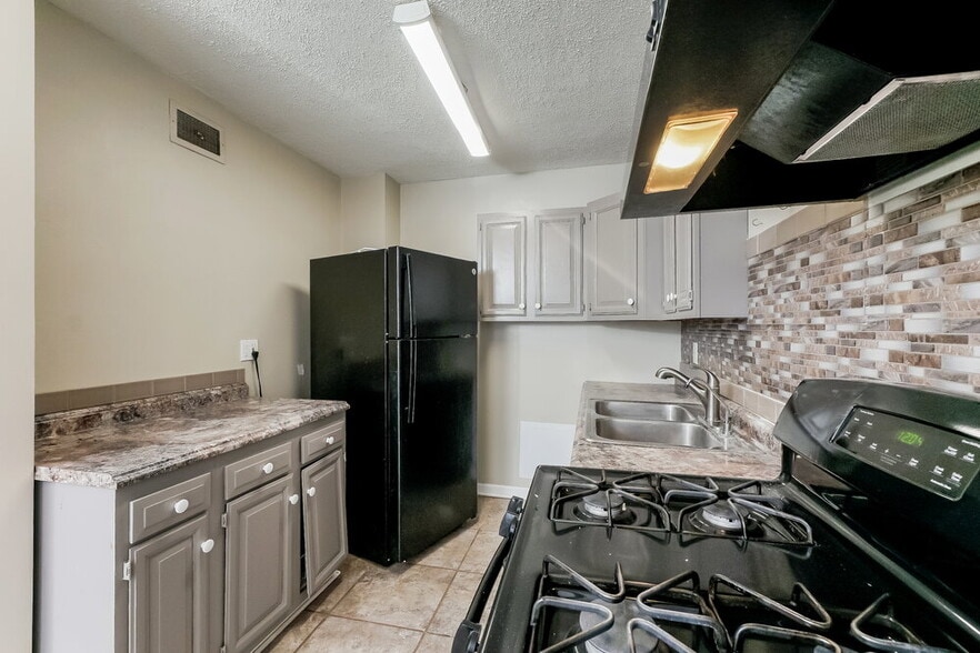 Building Photo - 4724 Granada Dr