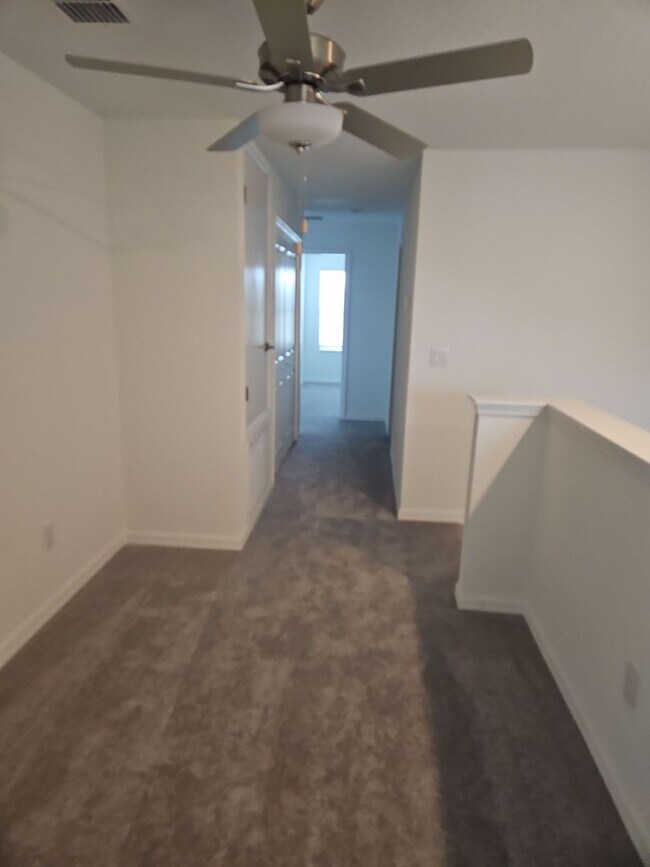 Building Photo - Dazzling 3-bedroom, 2.5-bathroom, 1 car ga...