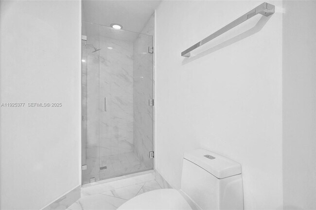 Building Photo - 801 S Miami Ave