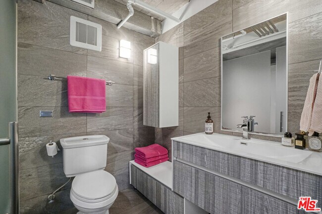 Building Photo - 1855 Industrial St