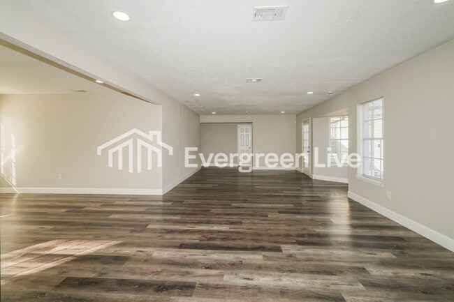 Building Photo - 5100 Goose Creek Dr