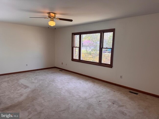 Building Photo - 420 Council Bluffs Ct