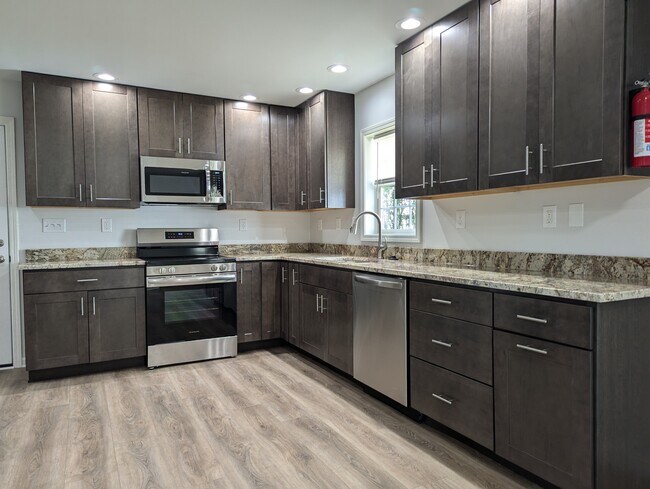 Kitchen - 612 Benjamin Ct