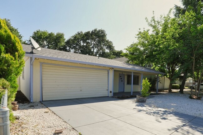 Building Photo - 15190 Highlands Harbor Dr