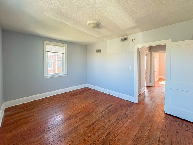 Building Photo - 922 Calwell Rd