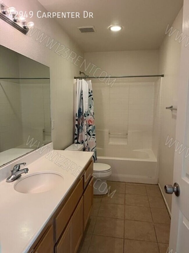Building Photo - 42949 Carpenter Dr