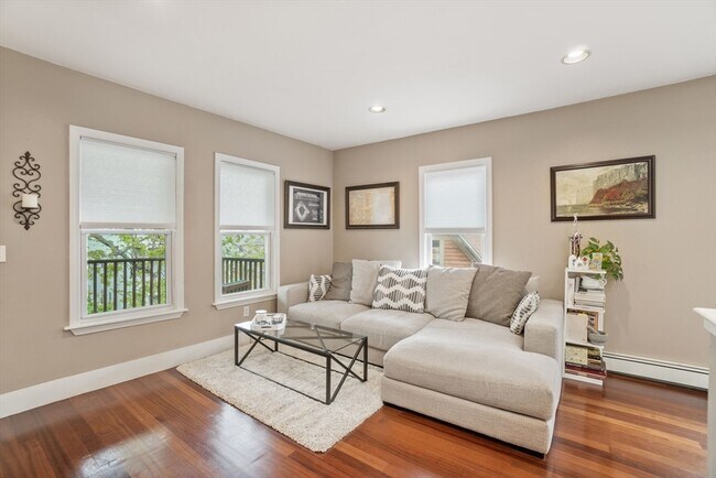 Primary Photo - 31 Regent St