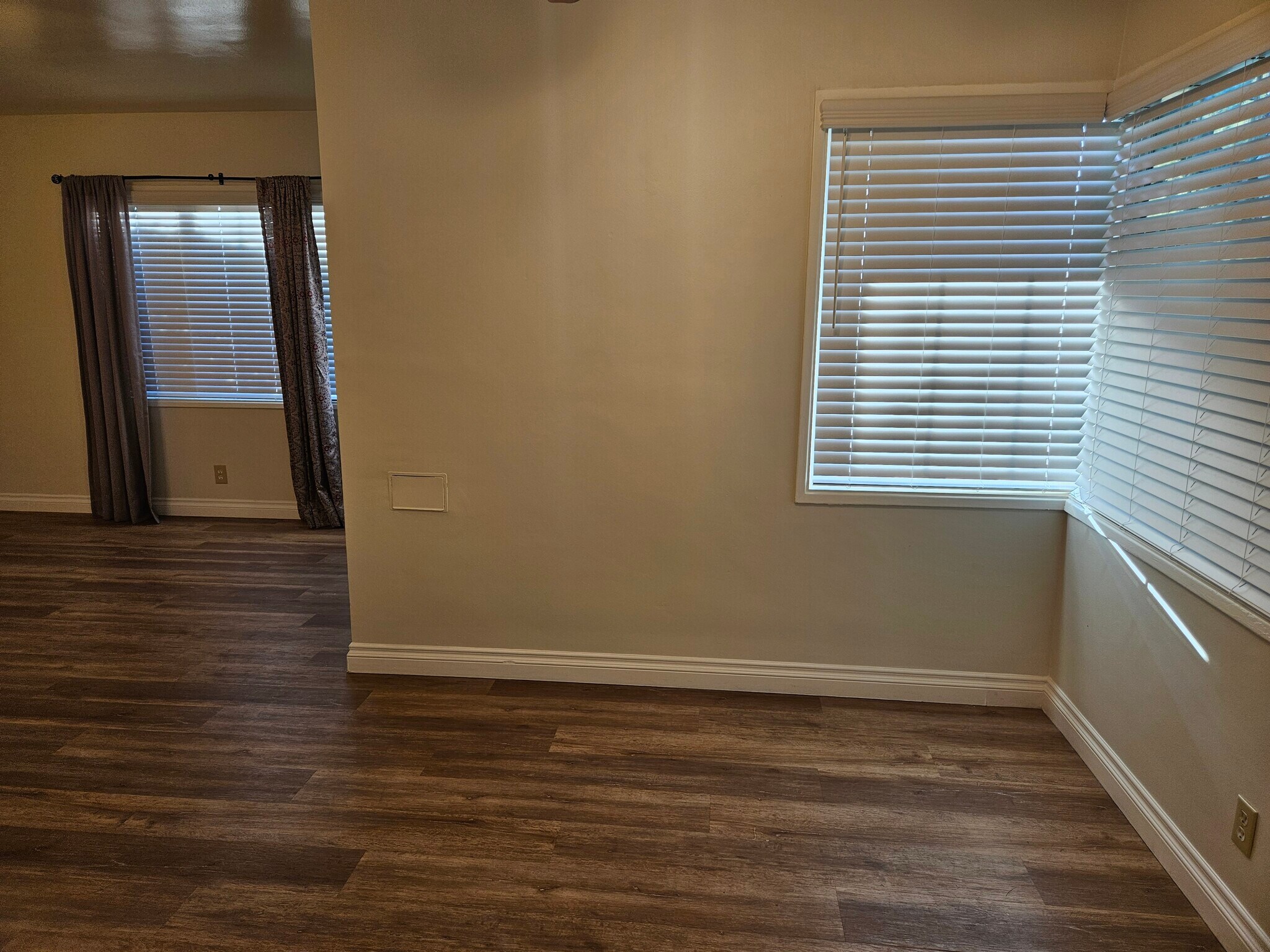 Building Photo - 9966 Glencrest Cir