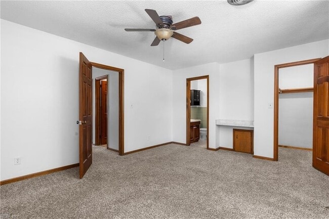 Building Photo - 703 Sir Walter Cir