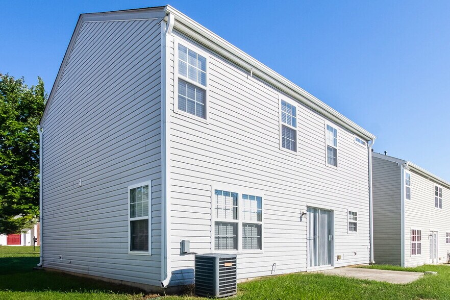 Building Photo - 10520 Pickerel Ln