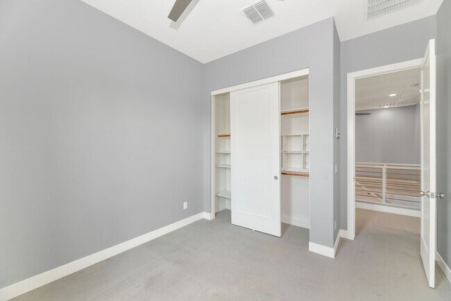 Building Photo - 6940 E Lyra Dr