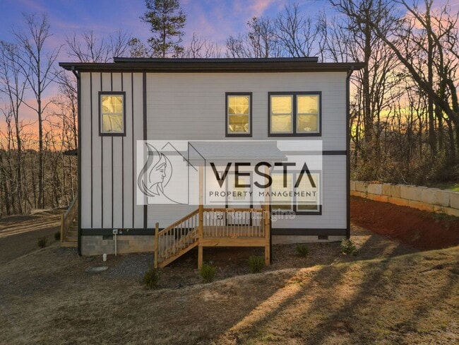 Building Photo - 510 Deaverview Rd