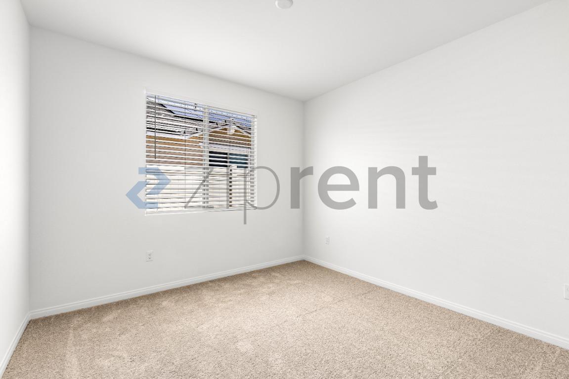 Building Photo - Unit